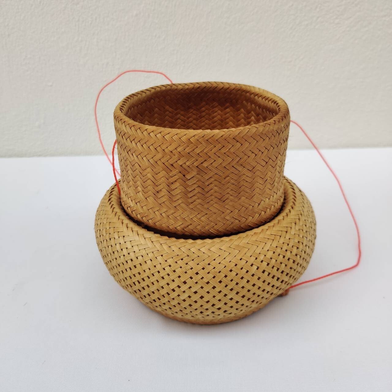 Sticky rice basket made from bamboo Comes with a cloth to put the sticky rice in