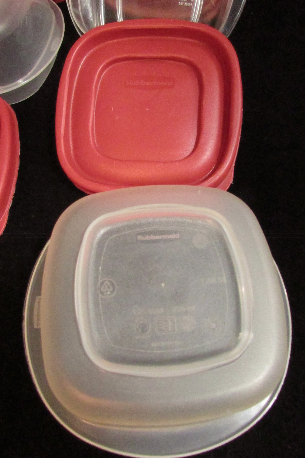 Lot Of 4 RUBBERMAID Easy Find 1.25 Cup CONTAINERS 7J56 7H74 with Red LIDS 7J58