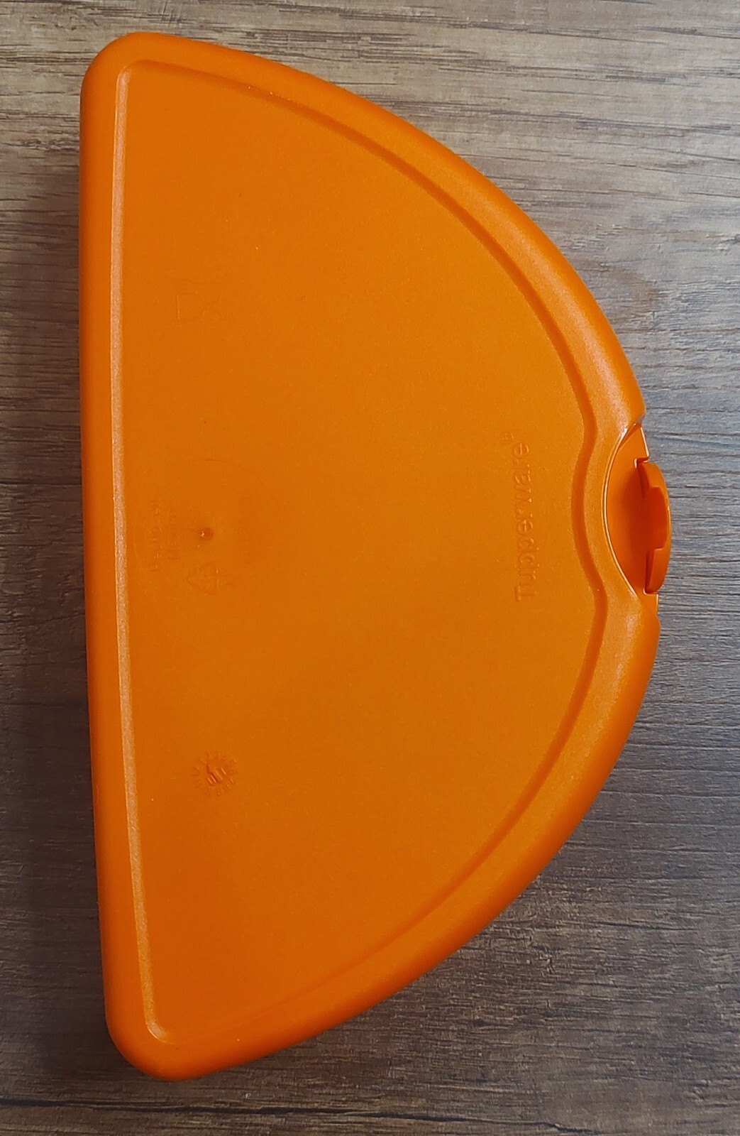 Tupperware Hinged Empanada Pie Half Circle Sandwich Snack Keeper Orange B1