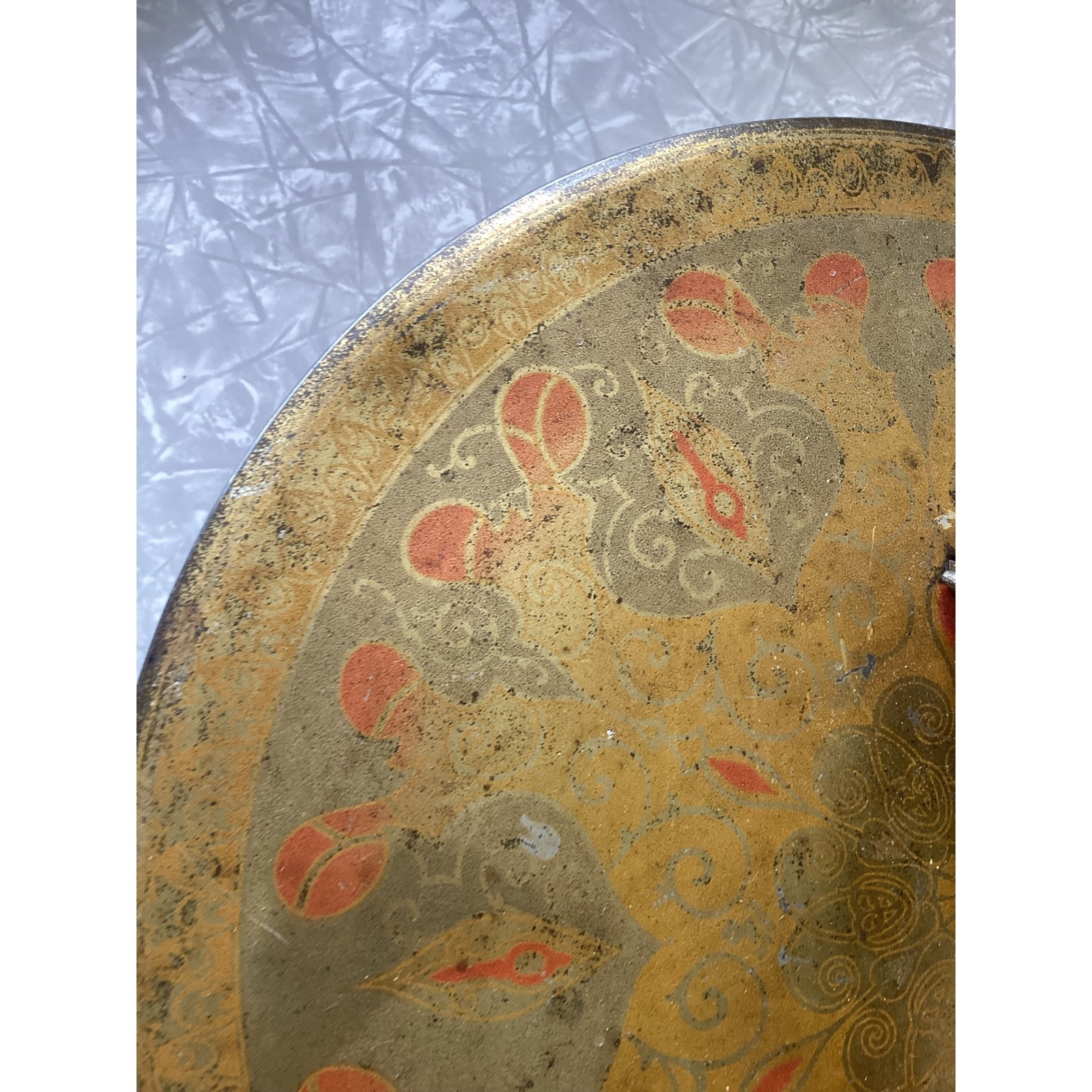 Vintage Perfection Metal Cake Carrier Round Gold Paisley Litho Tin Retro Kitchen