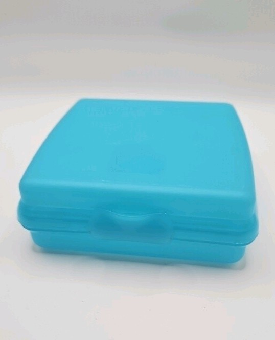 Tupperware Sandwich Keeper 5 in Square Clamshell Aqua Blue 3752d