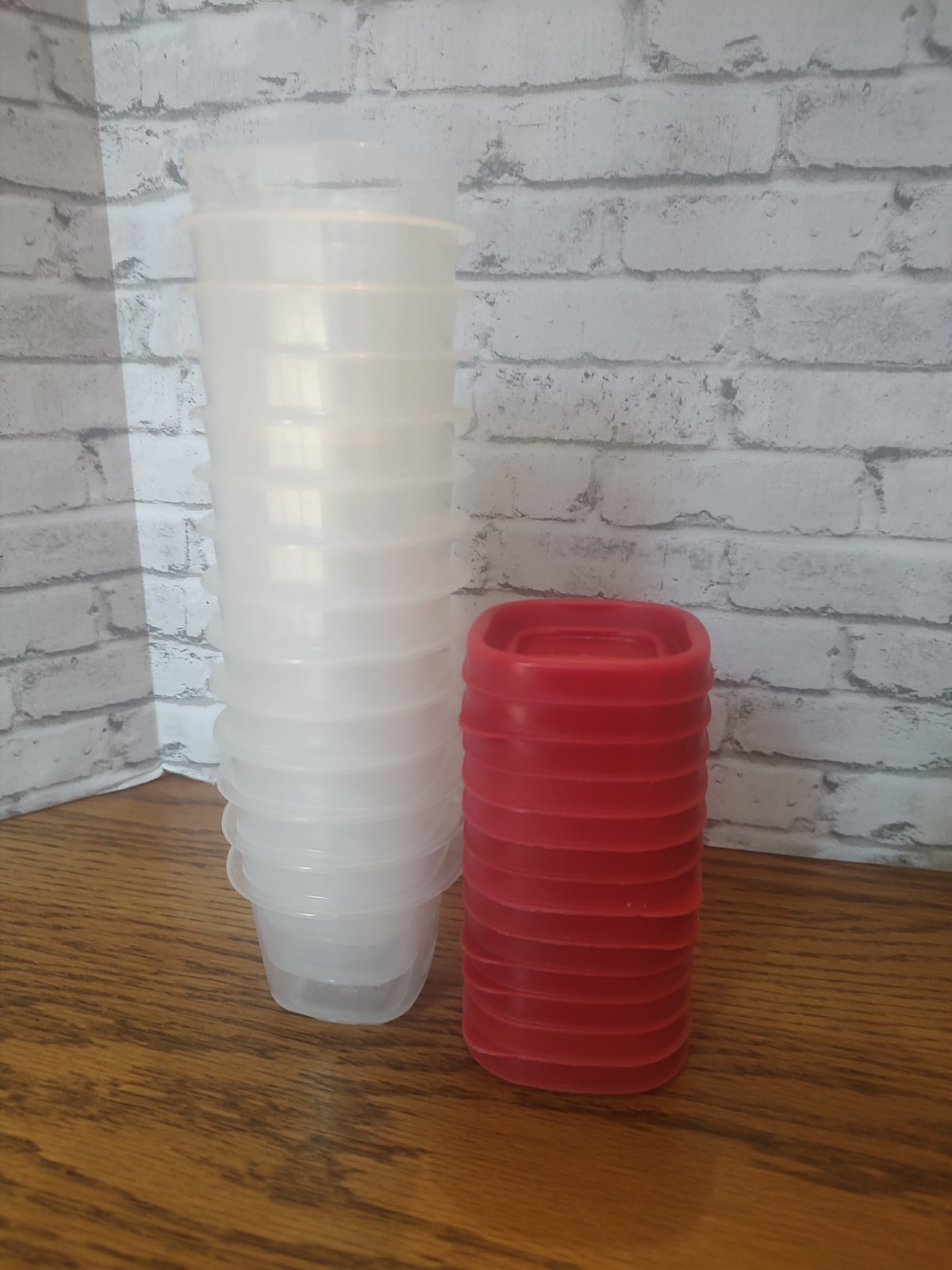 Lot of 13 Sets Of RUBBERMAID Square 4 oz STORAGE CONTAINERS with lids