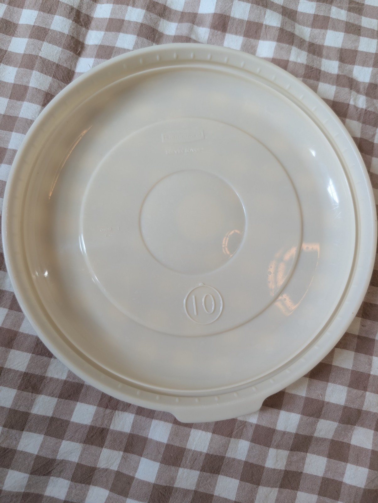 VTG Rubbermaid Servin Saver Round #10 Container Clear w Almond Lid 72 oz. 2.1 L