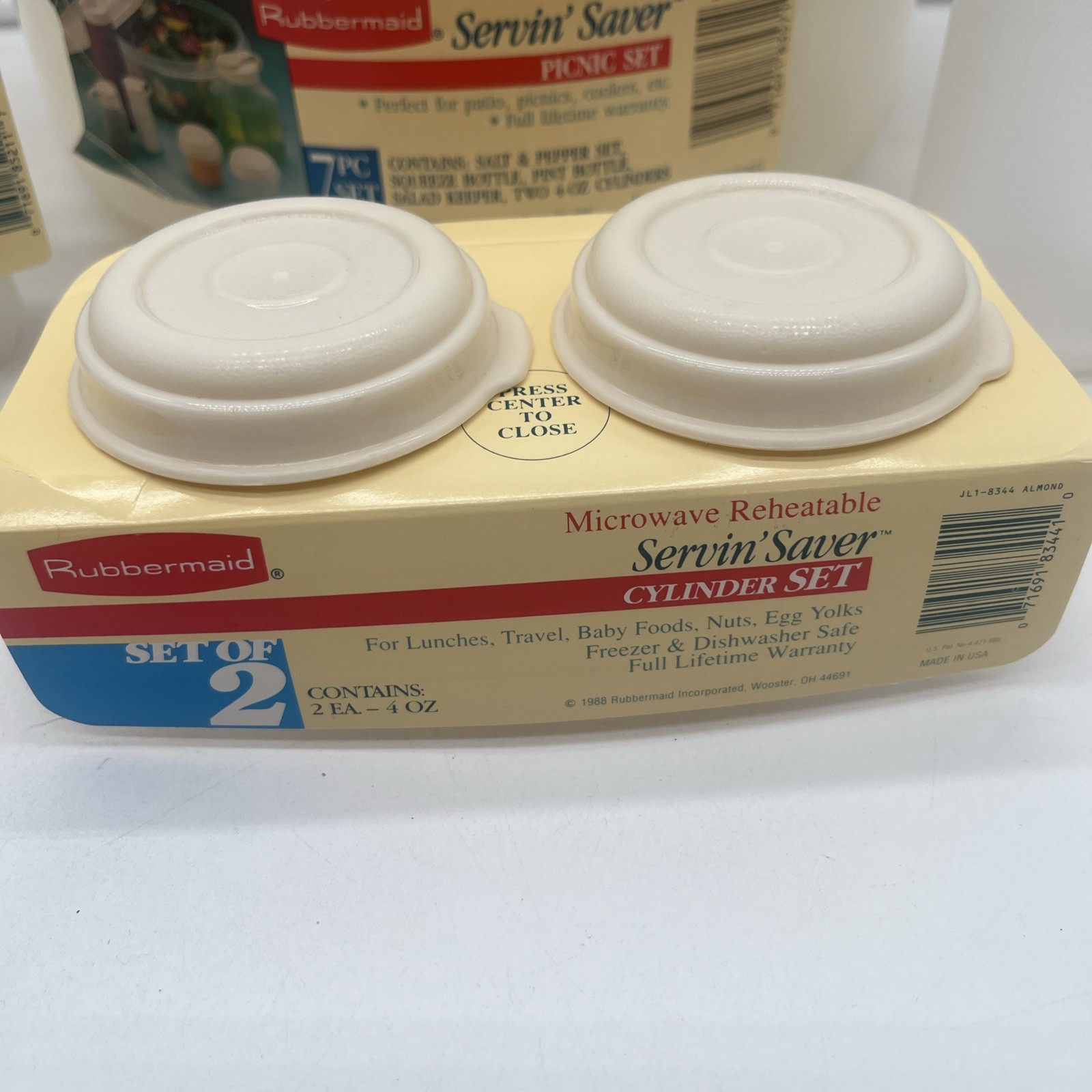 VTG Rubbermaid Servin Saver 7 Piece Picnic Set Almond Salt Pepper
