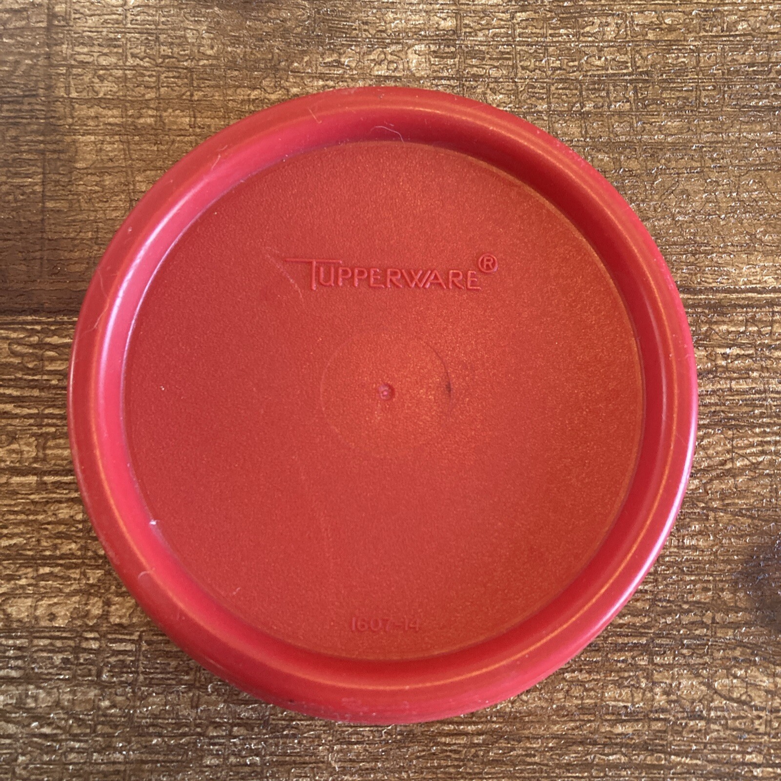 Tupperware Spaghetti Keeper- Red Seal