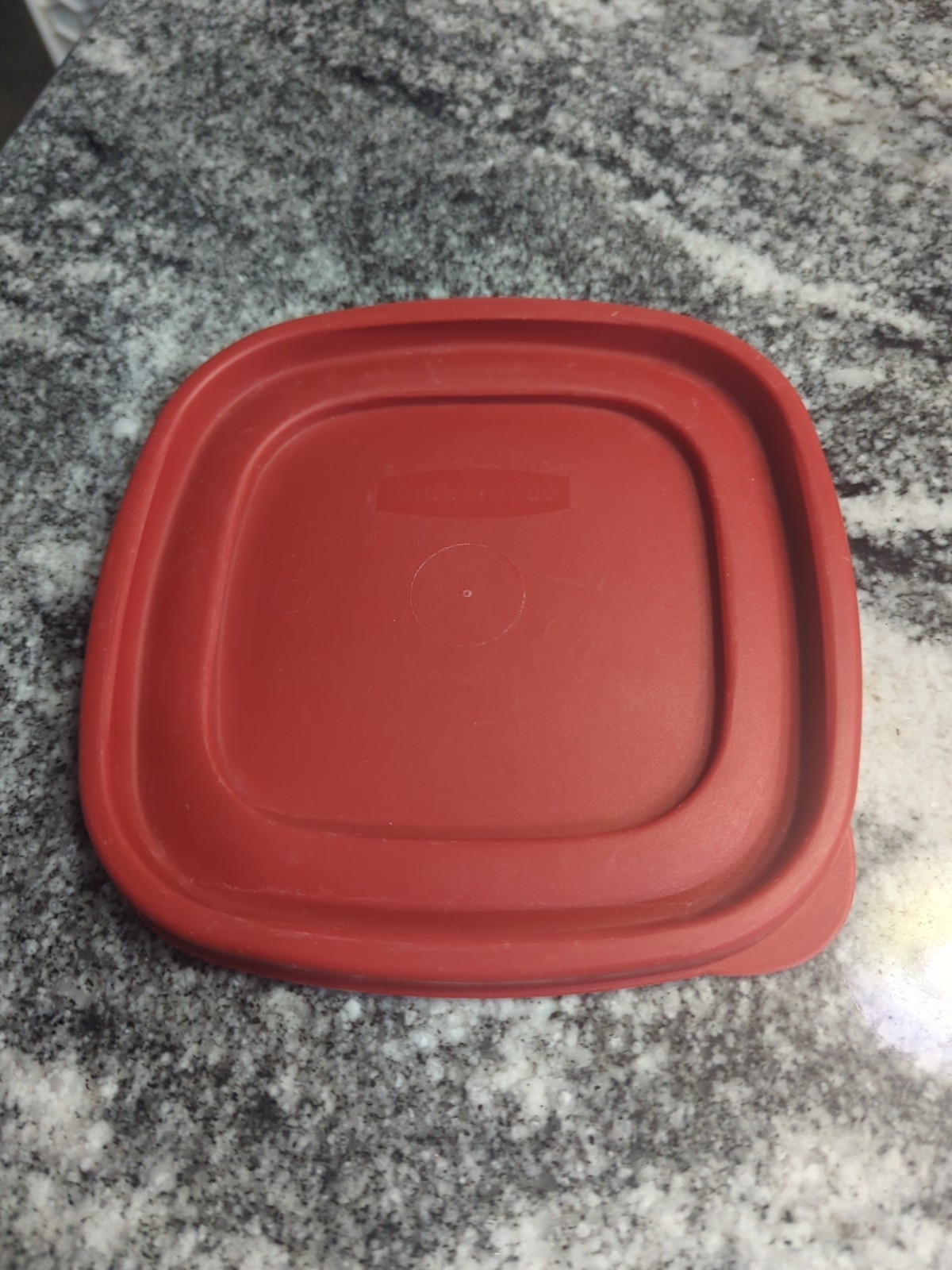 Rubbermaid Easy Find 7J64 Lid Red Square Replacement Food Container Lid 6.5″