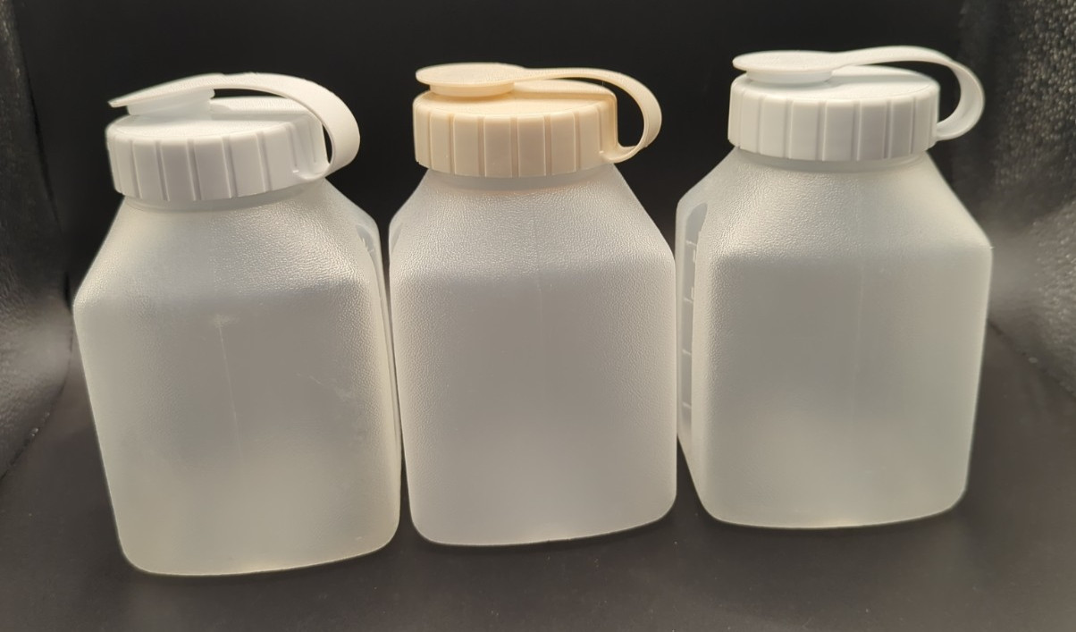 Lot of 3 -Rubbermaid One Pint 0229 Drink Bottles Servin Saver Flip Top Lids 2464