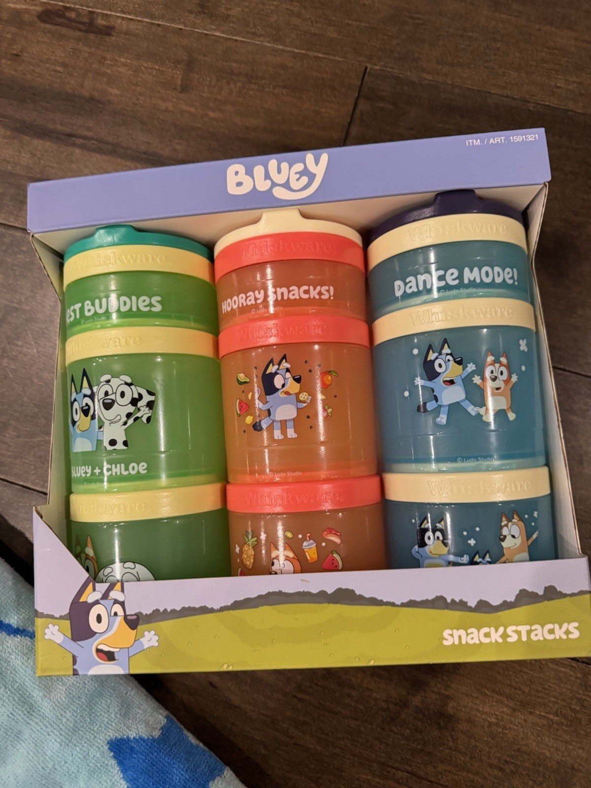 Bluey Bundle – Kids Bath & Beach Towel 34”x63” + 3 Pack Snack Stacks Container