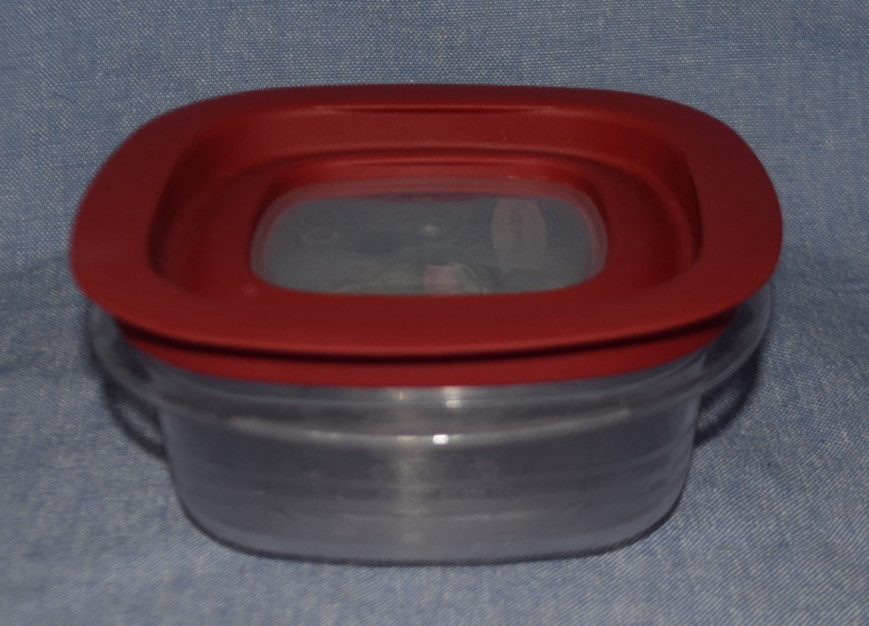 Rubbermaid #FG7H74 Rounded Square 1.25 Cup Storage Container w/ Lid