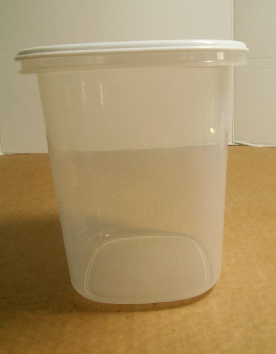 Rubbermaid 6 Cup #5 Servin Saver Food Storage Canister/Container White Lid L31