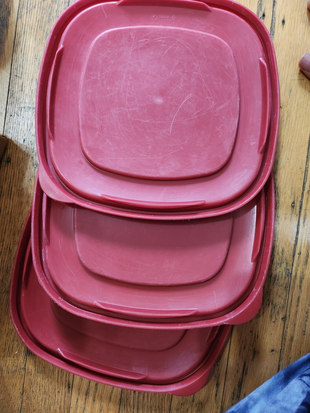 3 Piece Rubbermaid Food container Easy Find Red Square Replacement Lids 7J70 9″
