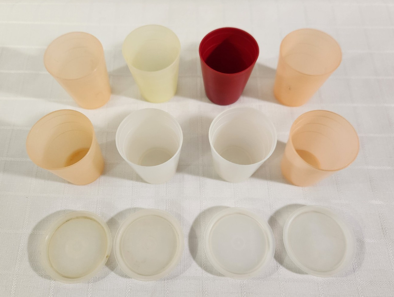 8 VINTAGE TUPPERWARE SPICE CUPS 101 W/4 LIDS 2 OZ