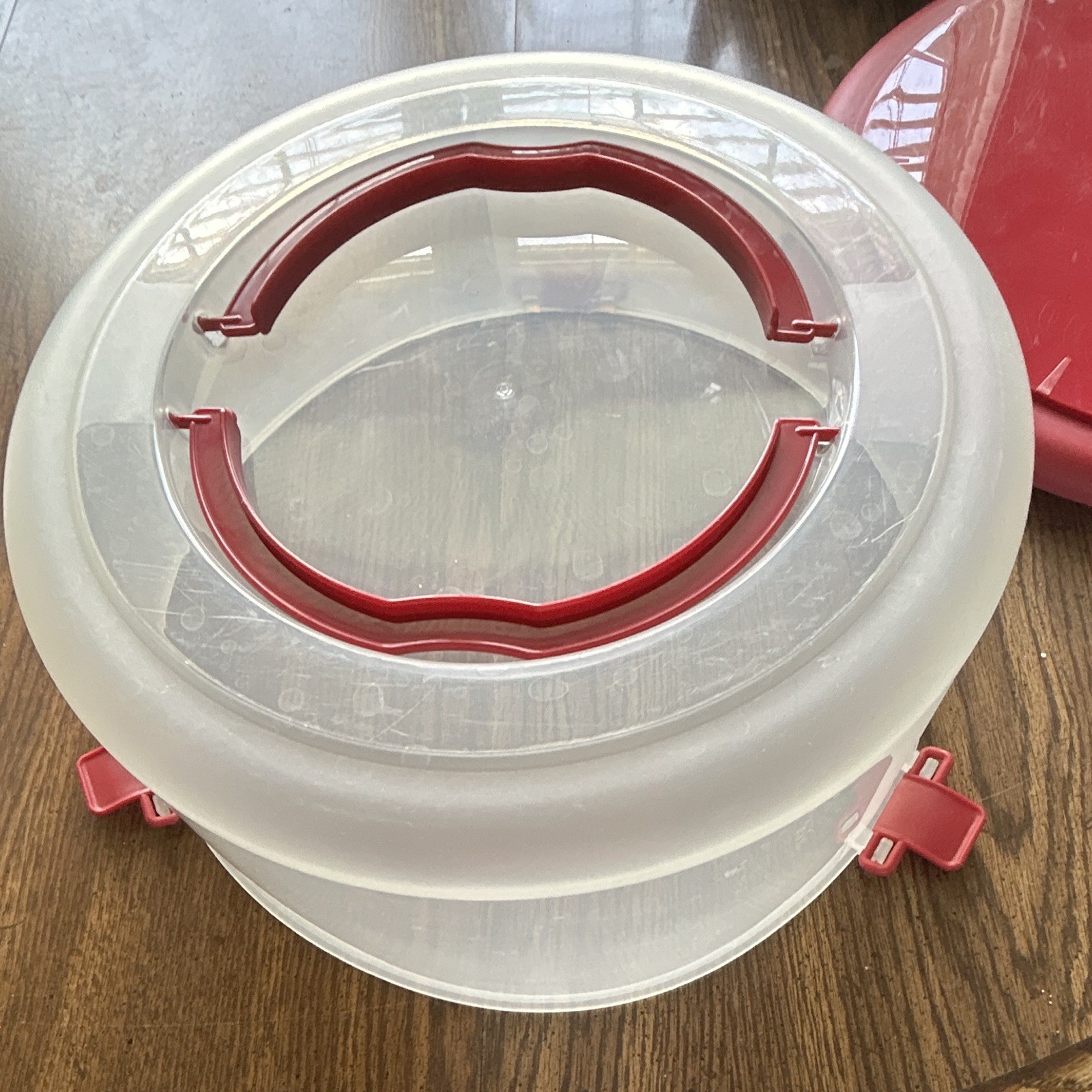 Round Clear/Red Plastic Cake Container w/ Handle Snap Lid Set, 2-6 qt 11in