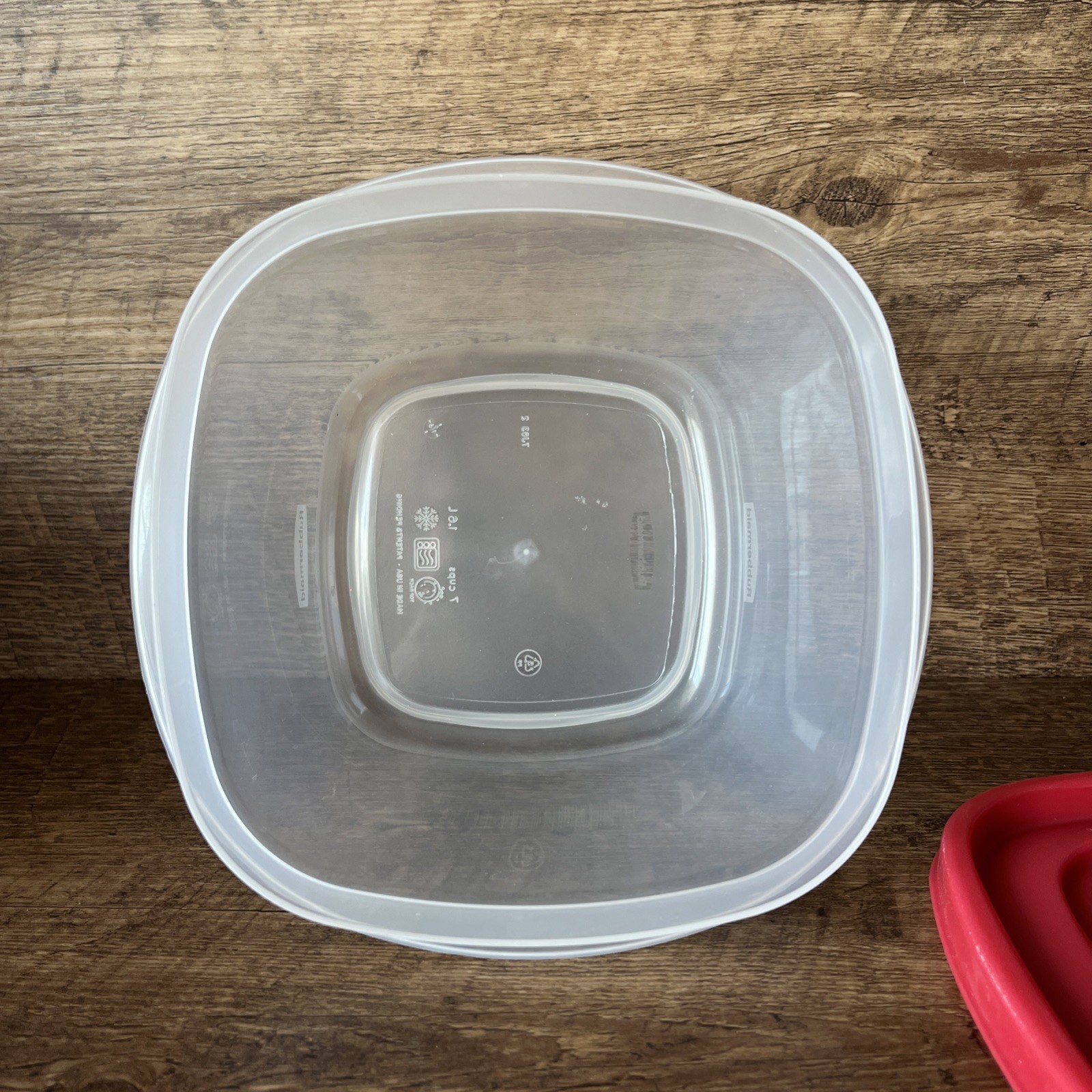 Rubbermaid 7 Cup 1.6 L Containers 7J63 Easy Find Red Snap Lid Vented VERY NICE!