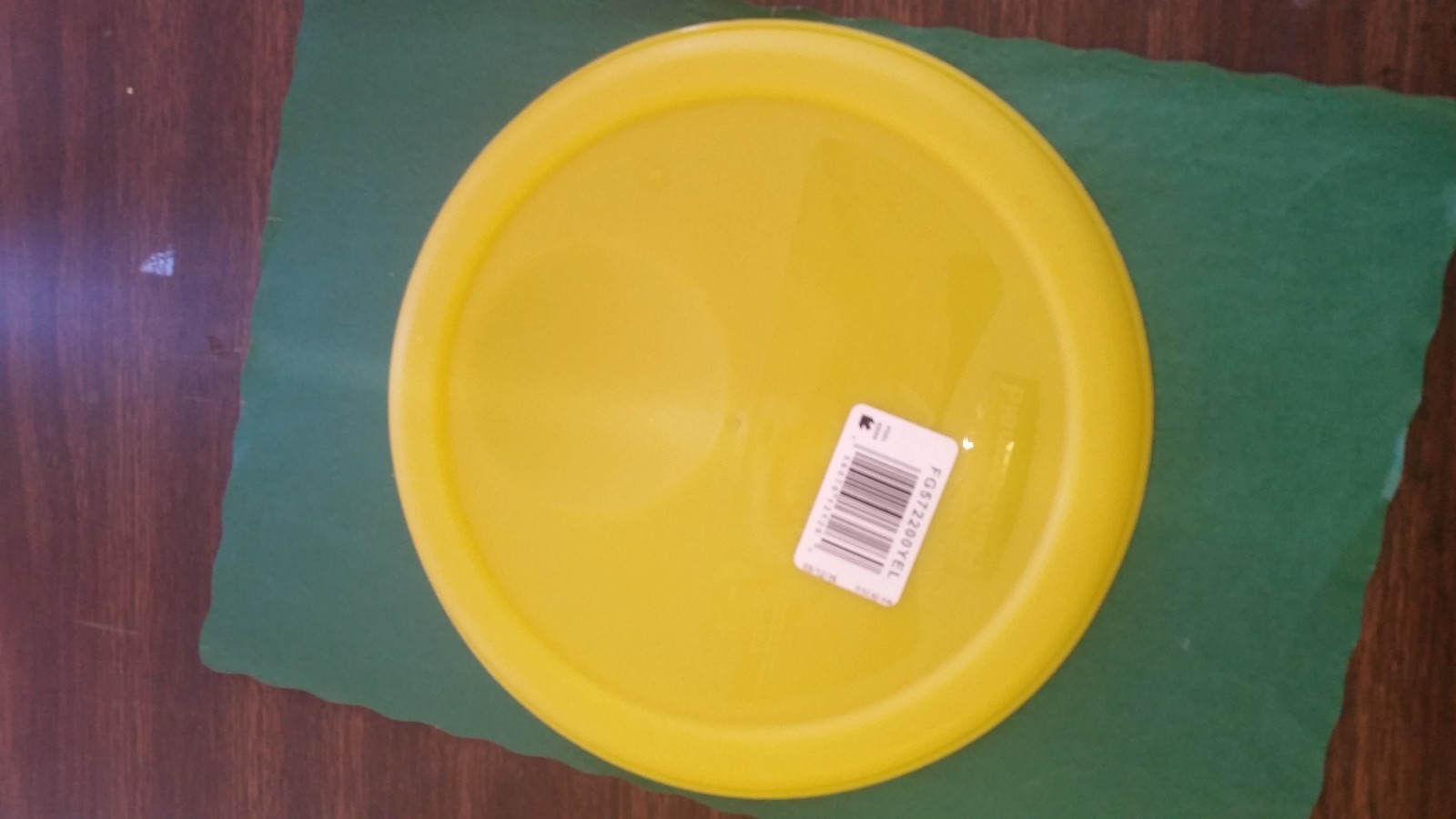 ONE RUBBERMAID 4 QT WHITE STORAGE/FOOD CONTAINER FG5721 ROUND WITH YELLOW LID