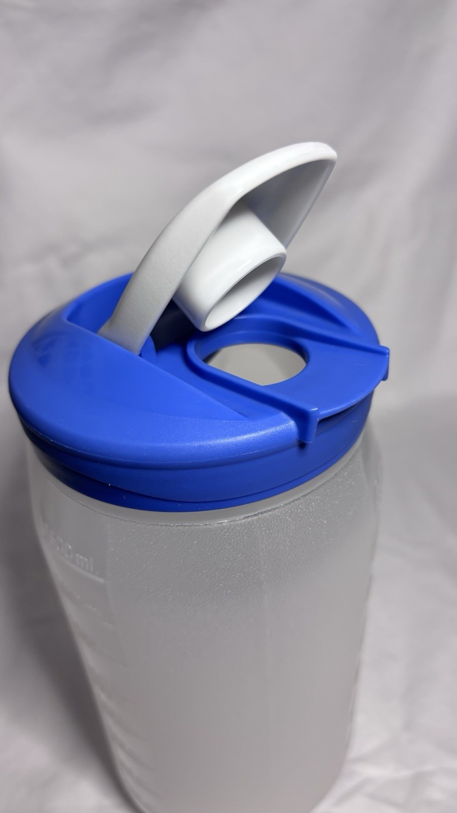 Vtg. Rubbermaid Servin Saver 1.75 Quart Beverage Container Flip Lid