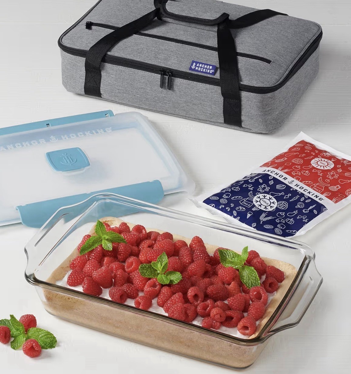 New – Open Box 3 Quart Glass Container W Lid, Insulated Carrier & Hot/Cold Pack