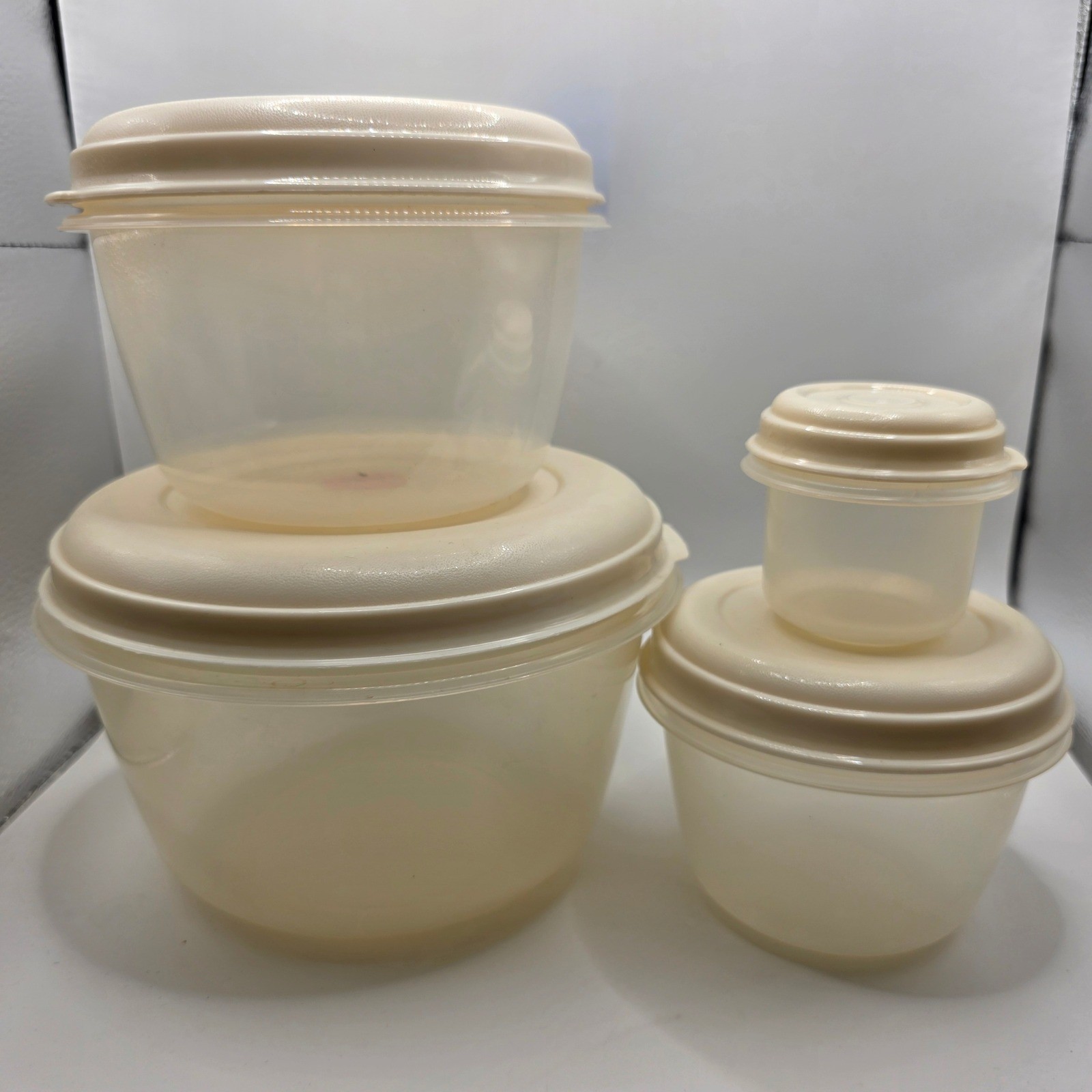 Vintage Rubbermaid Servin Saver Almond Food Storage Containers Set 4 6-0.5 Cup