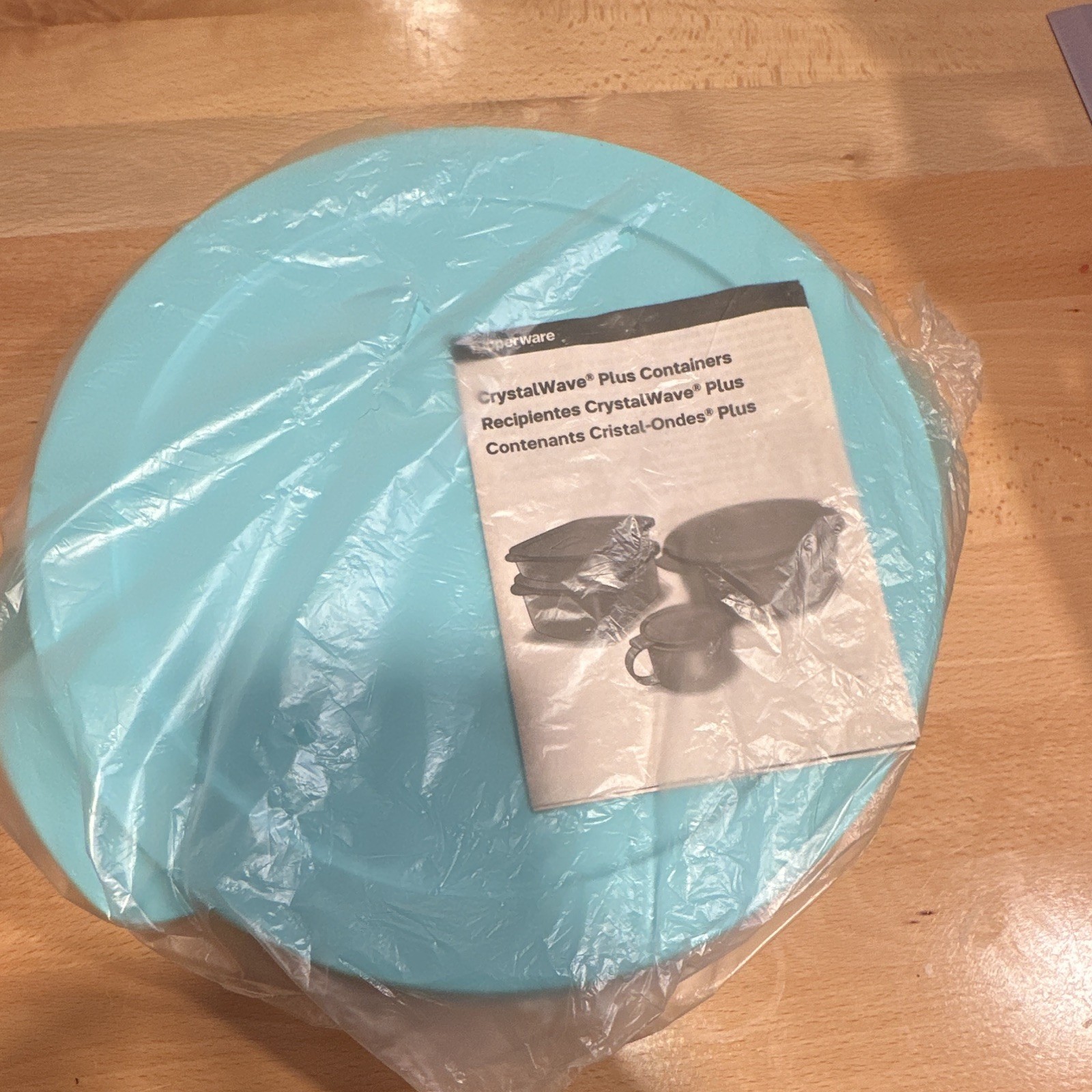 Tupperware CrystalWave Plus Blue Round Plastic Storage Container Snap Lid 1pc