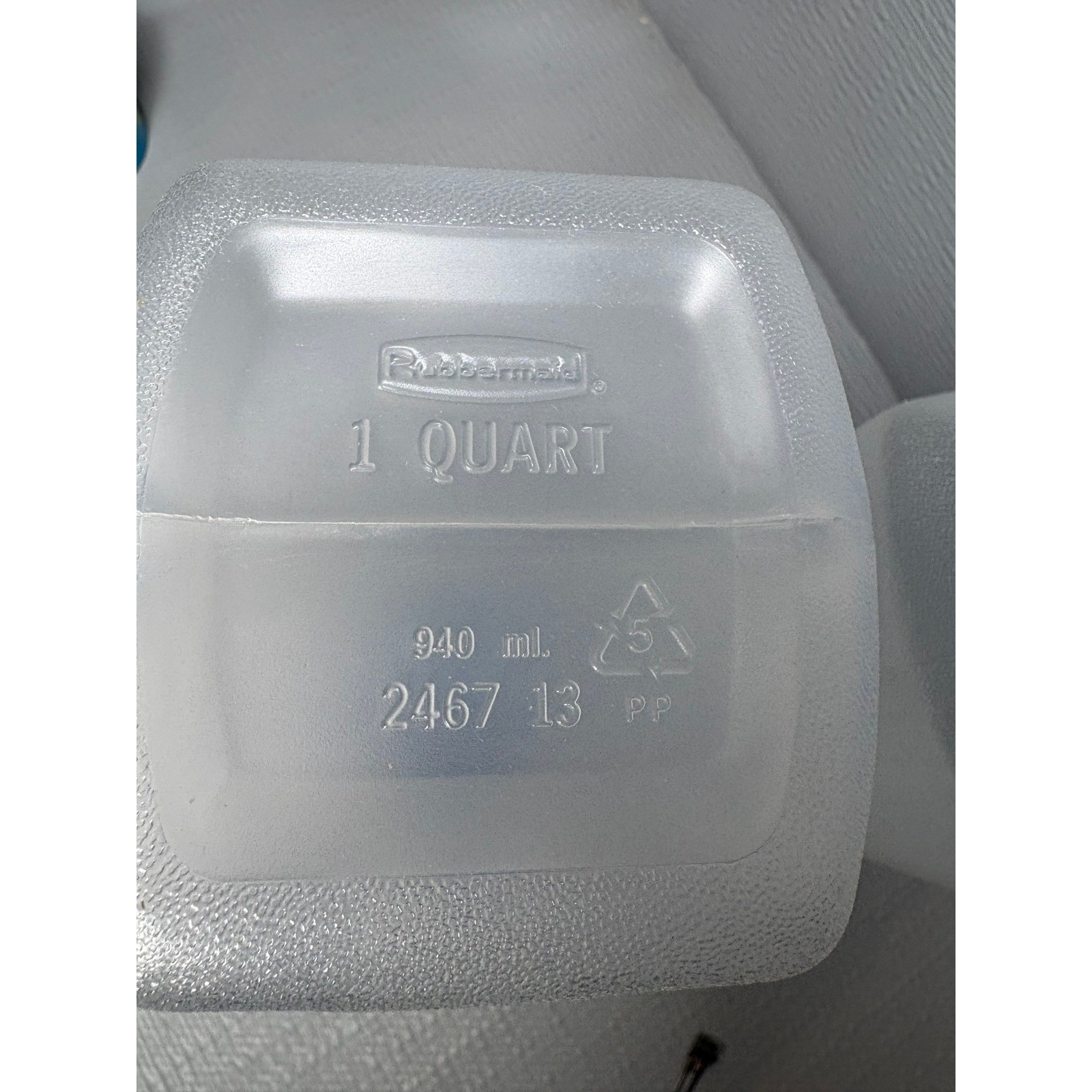 Set of 2 Rubbermaid Vintage 1 Qt Juice Water Bottle Blue Flip Top Frosted