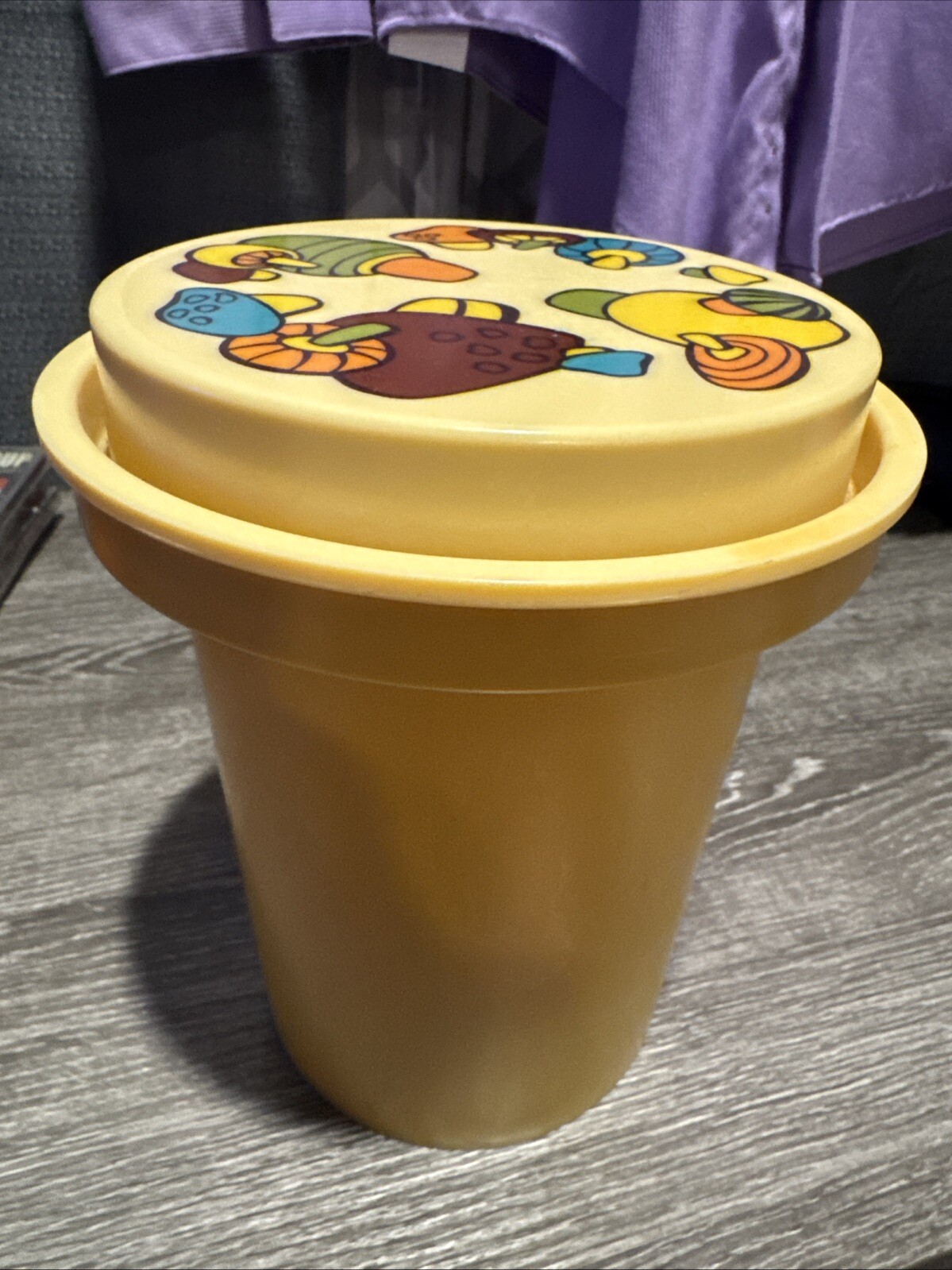 Rubbermaid Harvest Mushroom Stacking/Nesting Container Canister Vintage Dented