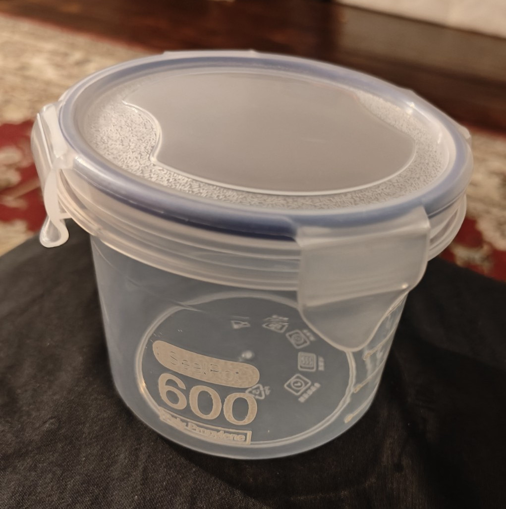 Lock & Lock 600mL Round Clear/Blue Plastic Food Storage Containers Snap Lid 2pk
