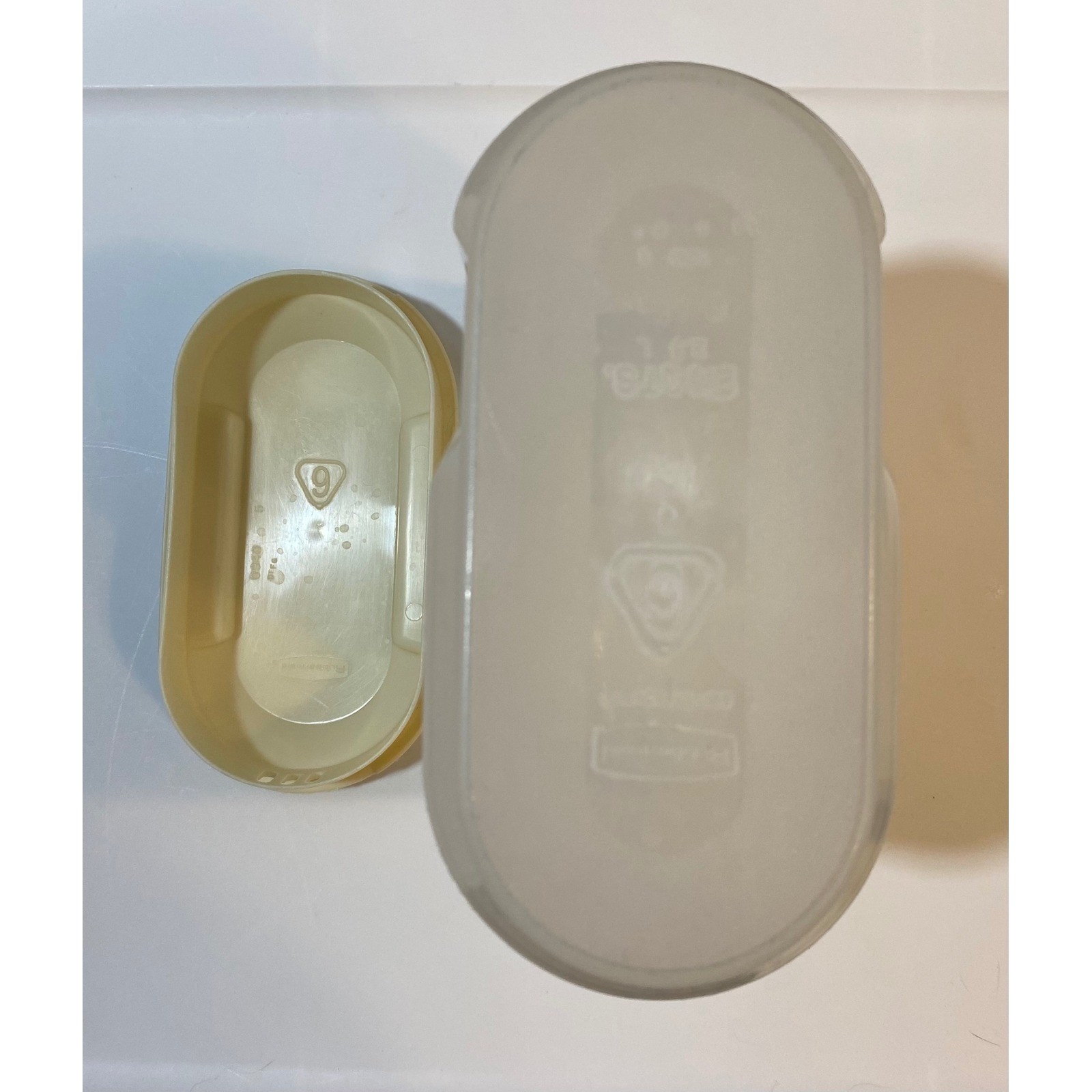 Rubbermaid Servin Saver Pitcher 2.25 Qt 2.1 L Vintage Almond Lid 0940 1091