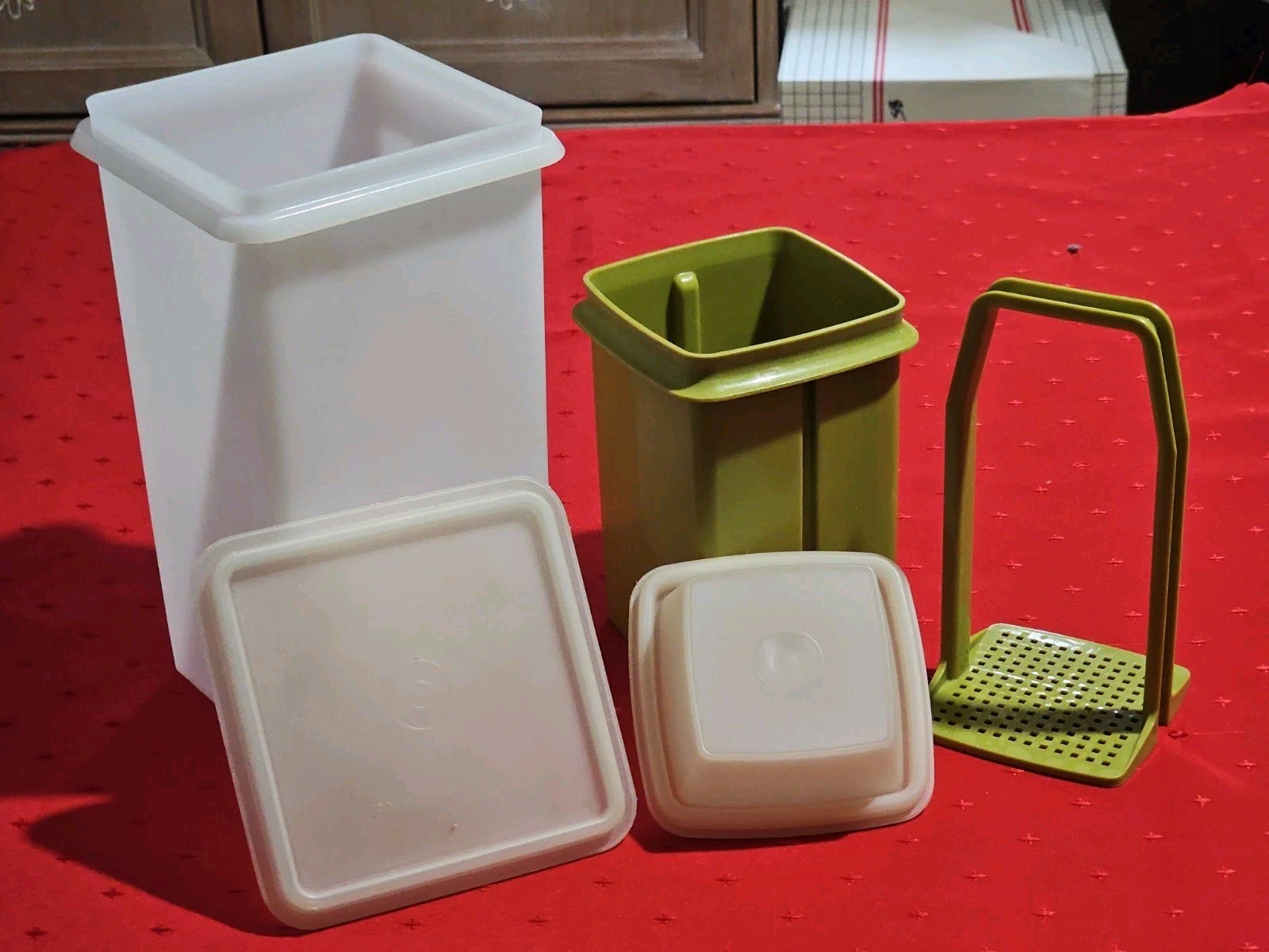 Tupperware Vintage Lot 2 Storage Container w Lids Avacado Green w/Press Insert