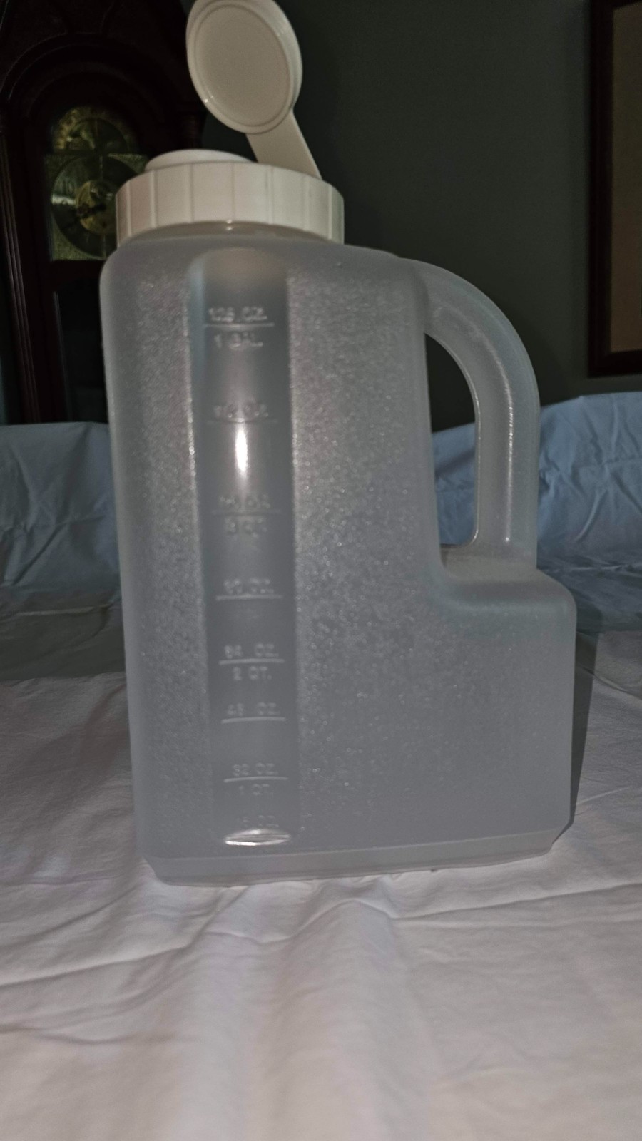Rubbermaid Servin Saver 1 Gallon #0231 Flip Top Lid Price each 4 available