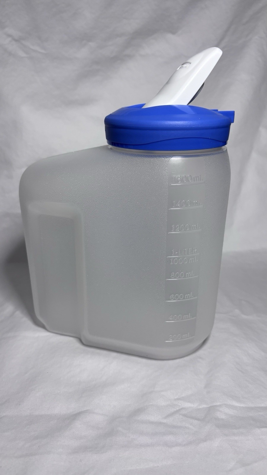Vtg. Rubbermaid Servin Saver 1.75 Quart Beverage Container Flip Lid