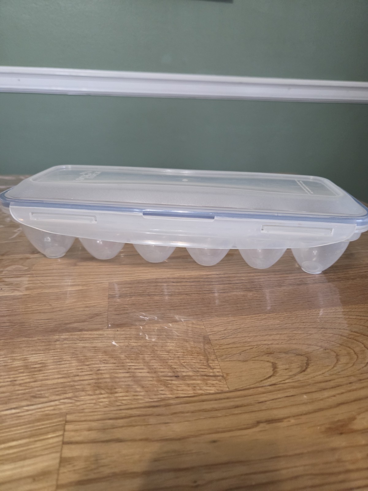 Lock N Lock Classic Egg Holder BPA-Free Plastic Food Container