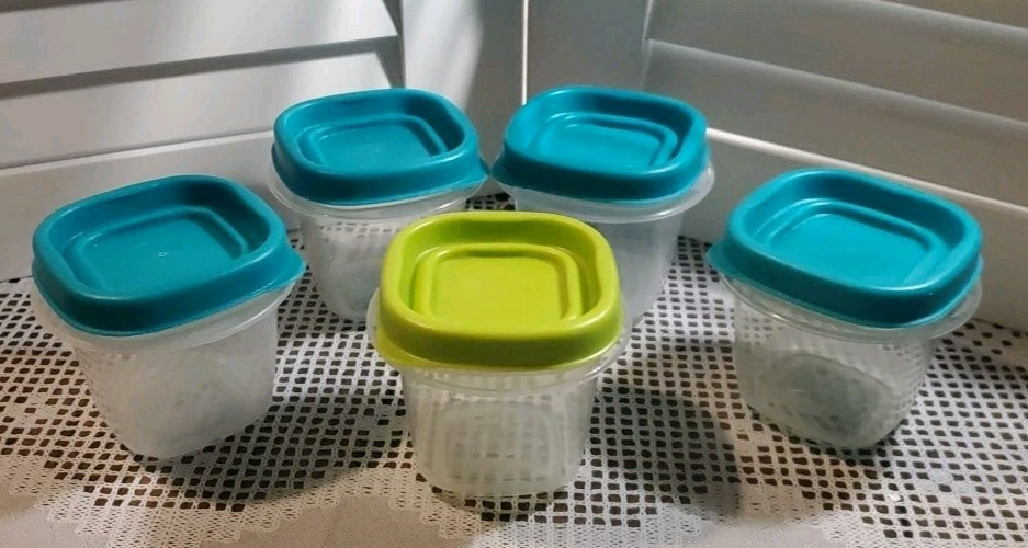 Vtg Rubbermaid 7J53 4oz Containers Lot 5 Dark Teal Lime Green Lids Set Rare