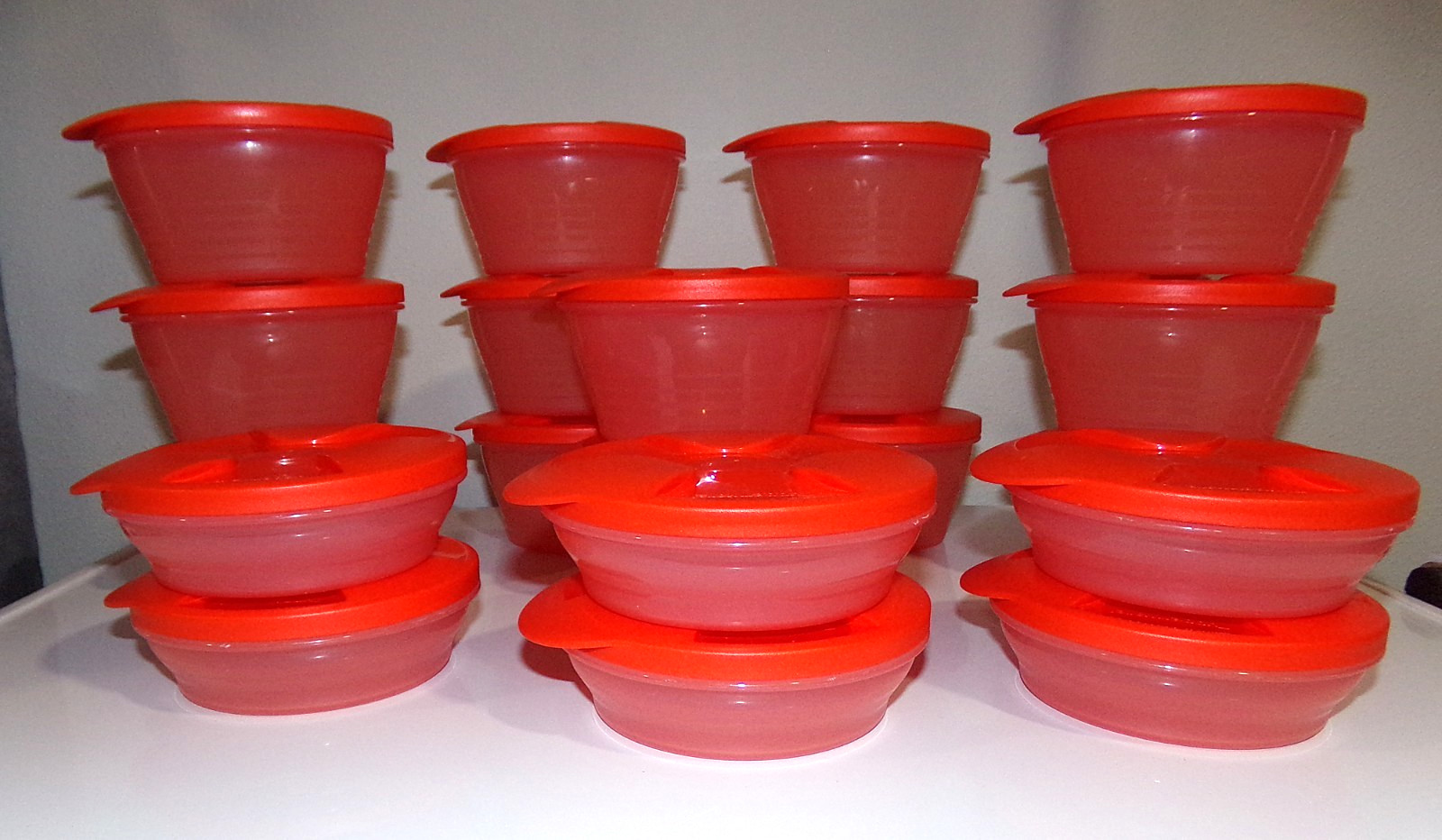 40Pc Tupperware Coral DUO Bowls (14) 5395A & (6) 5422A + 20 Interlocking Lids