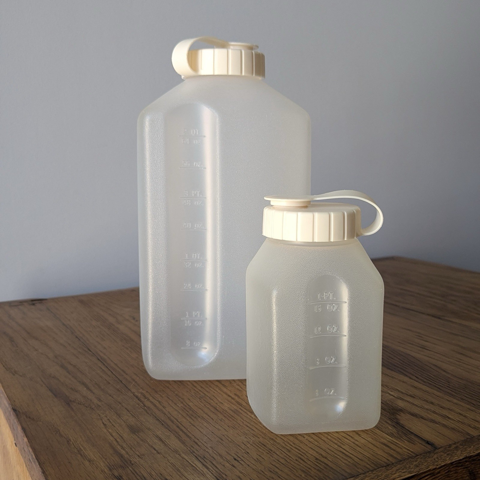 Rubbermaid Servin Saver 1 Pint 2 Quart Liquid Container Set Of 2 Bottles Almond