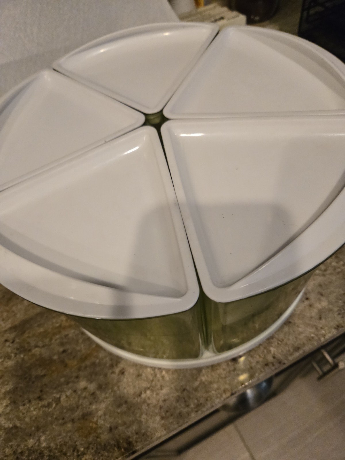 Rubbermaid 5pc 4-Compartment Round Storage Container Set Green/White Vintage