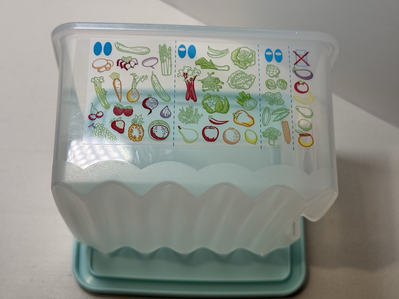 Lot 3 Tupperware FridgeSmart Containers Variety Lids 2 Rectangle 1 Square VGUC