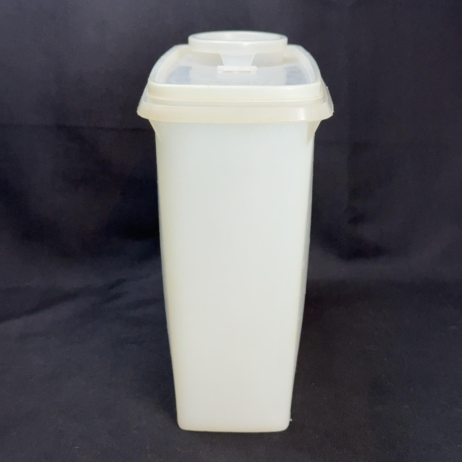 Tupperware Cereal Keeper Container Flip-Top Pour Spout Clear Plastic Storage USA