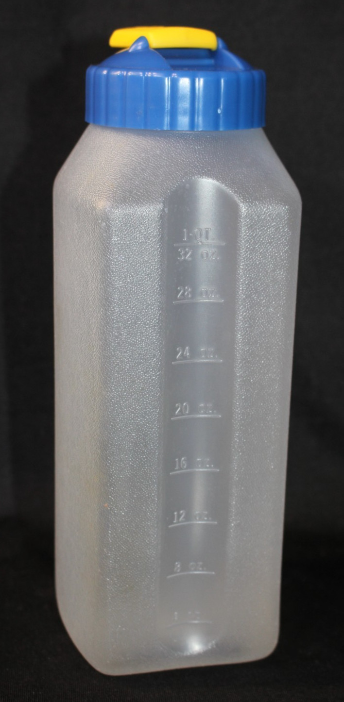 Vintage Rubbermaid Servin’ Saver Drink Bottle 1 quart 940 mL w/ Flip Top Lid guc