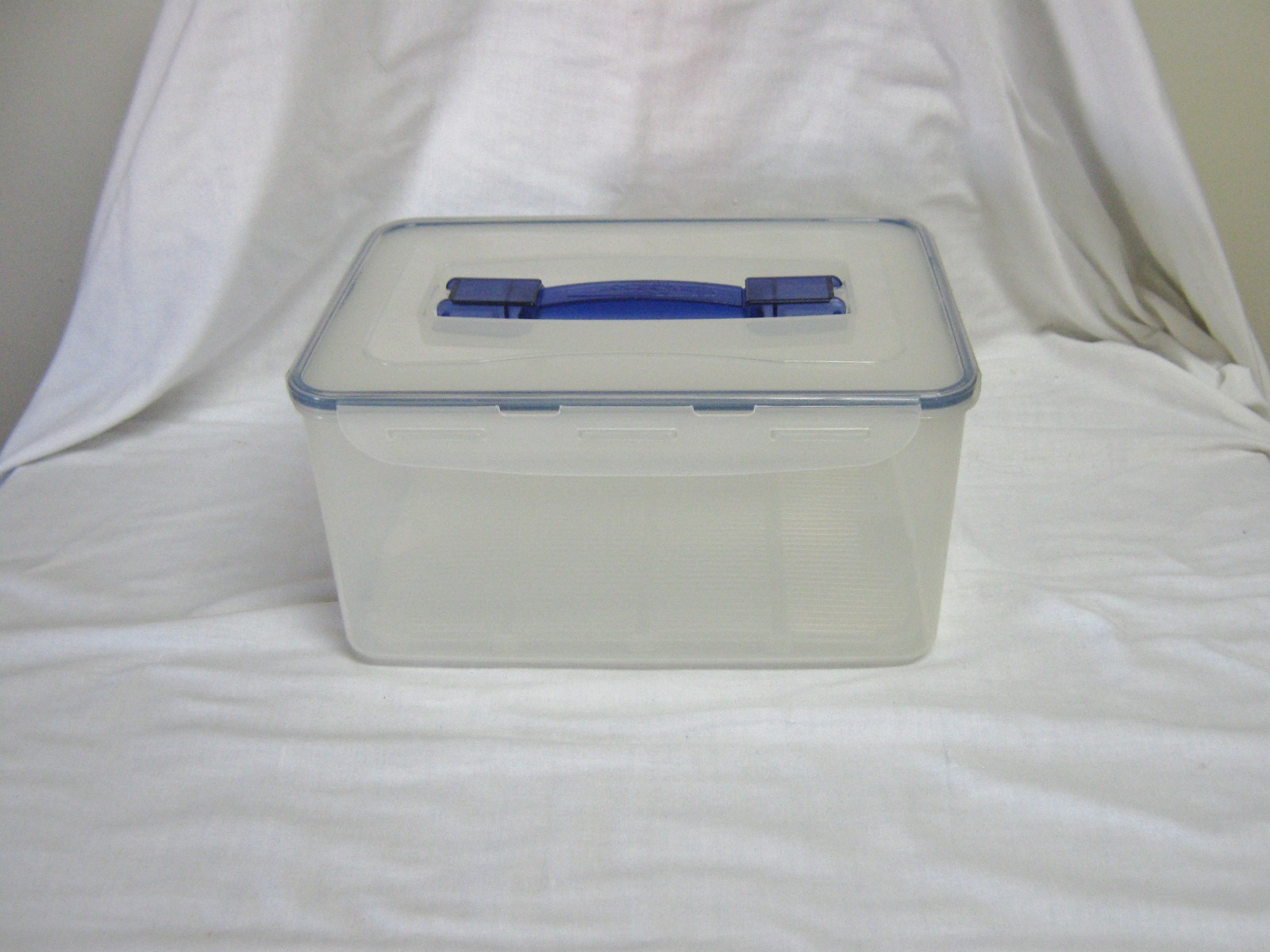 LOCK & LOCK HANDY 8.5 QT 8.0L HANDLED RECTANGLE STORAGE WITH TRAY/DIVIDER