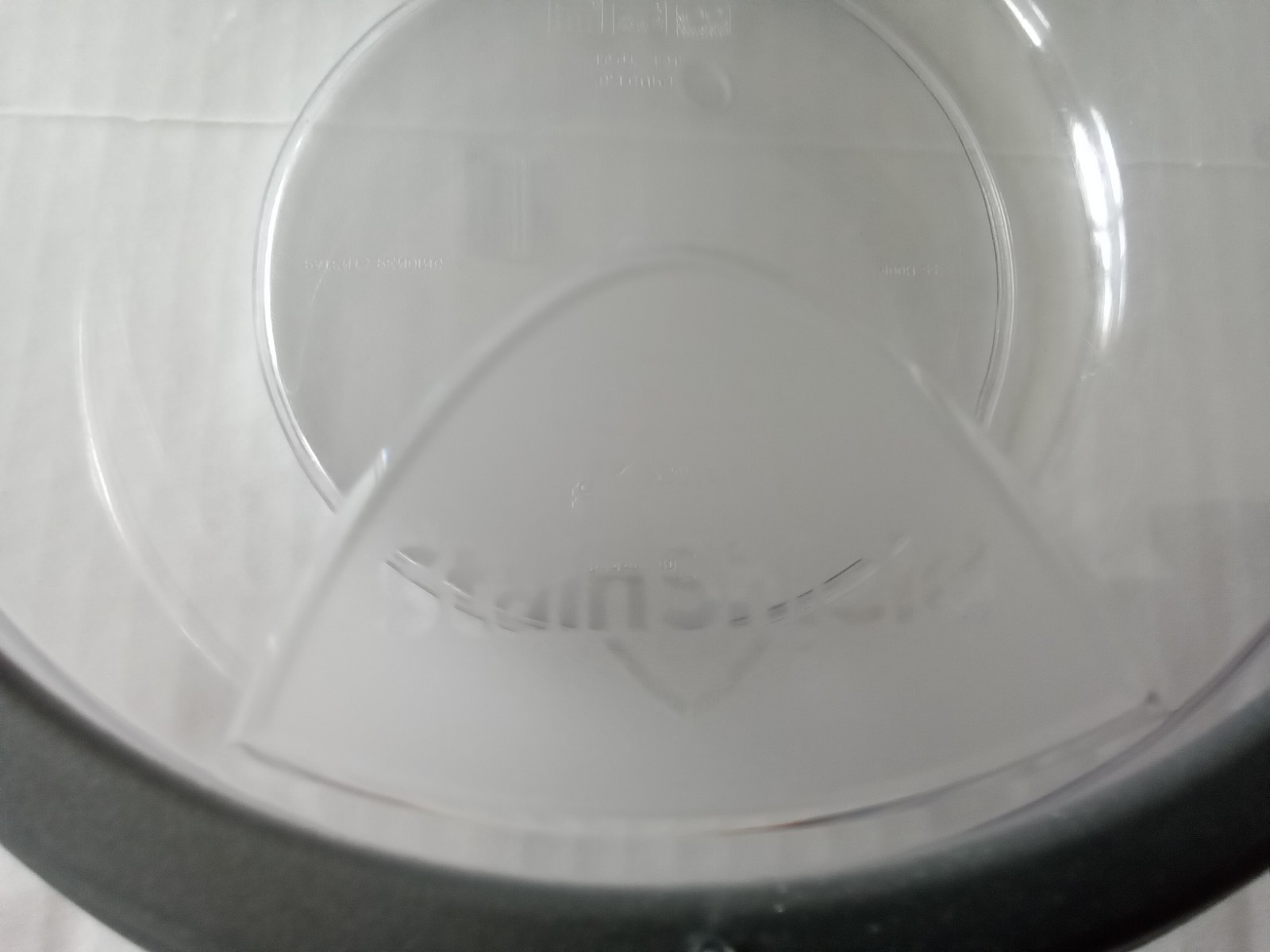 Rubbermaid Stain Shield Containers Round Set 2 of 10.5 cups and 1 of 6.3 Cup Vtg