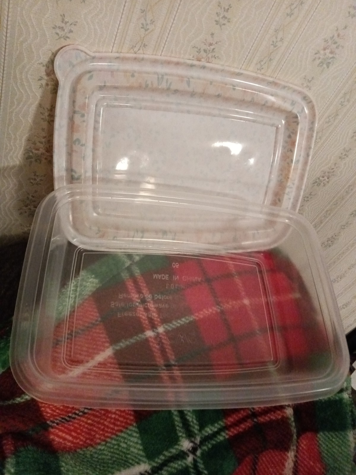 🌼Spring Flowers-x2 and 🧑‍🎄Santa’s Kitchen-x4 Plastic Storage Containers 1.0 L