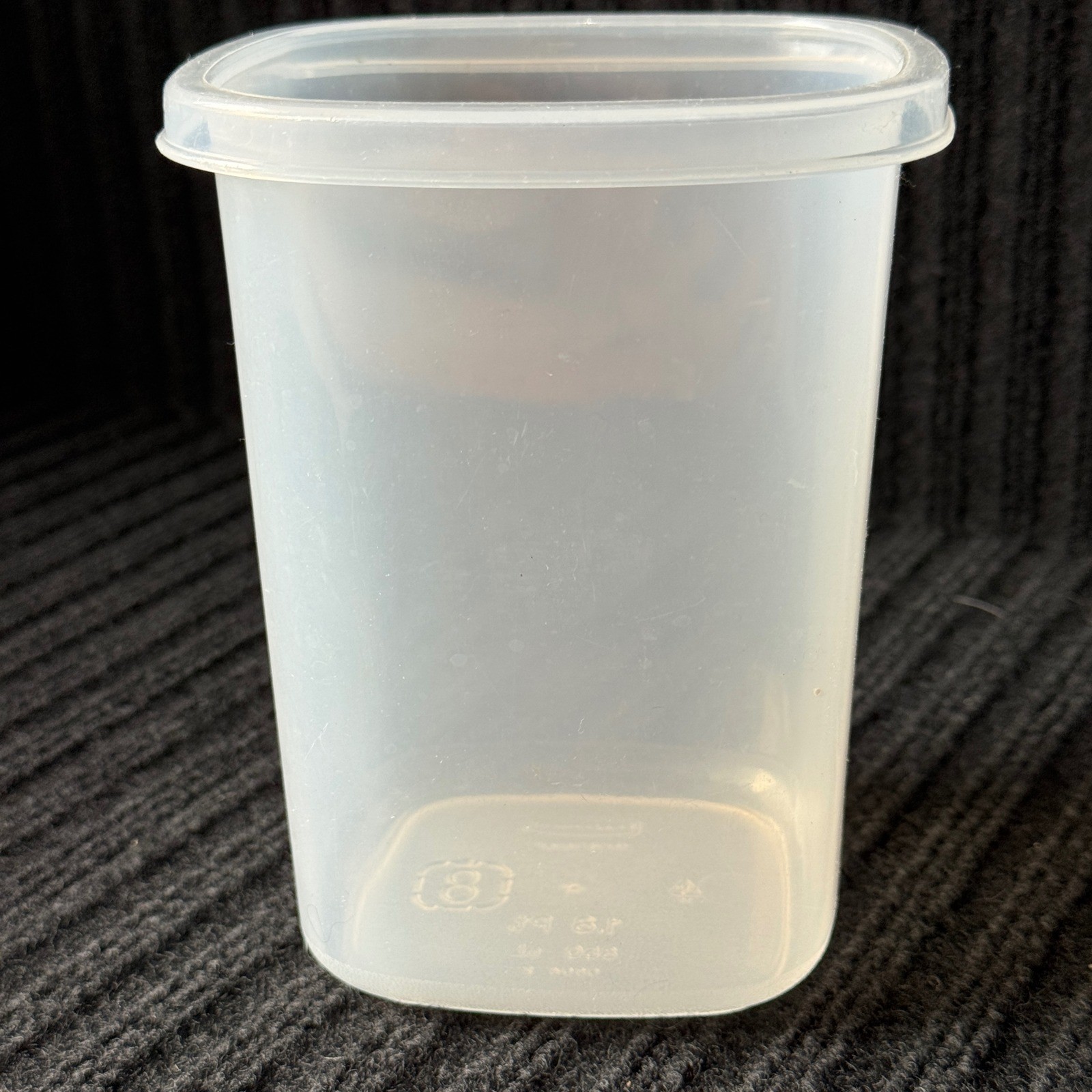 Rubbermaid Servin Saver #8 1.8 Pt 850 mL Clear Plastic Food Storage Container