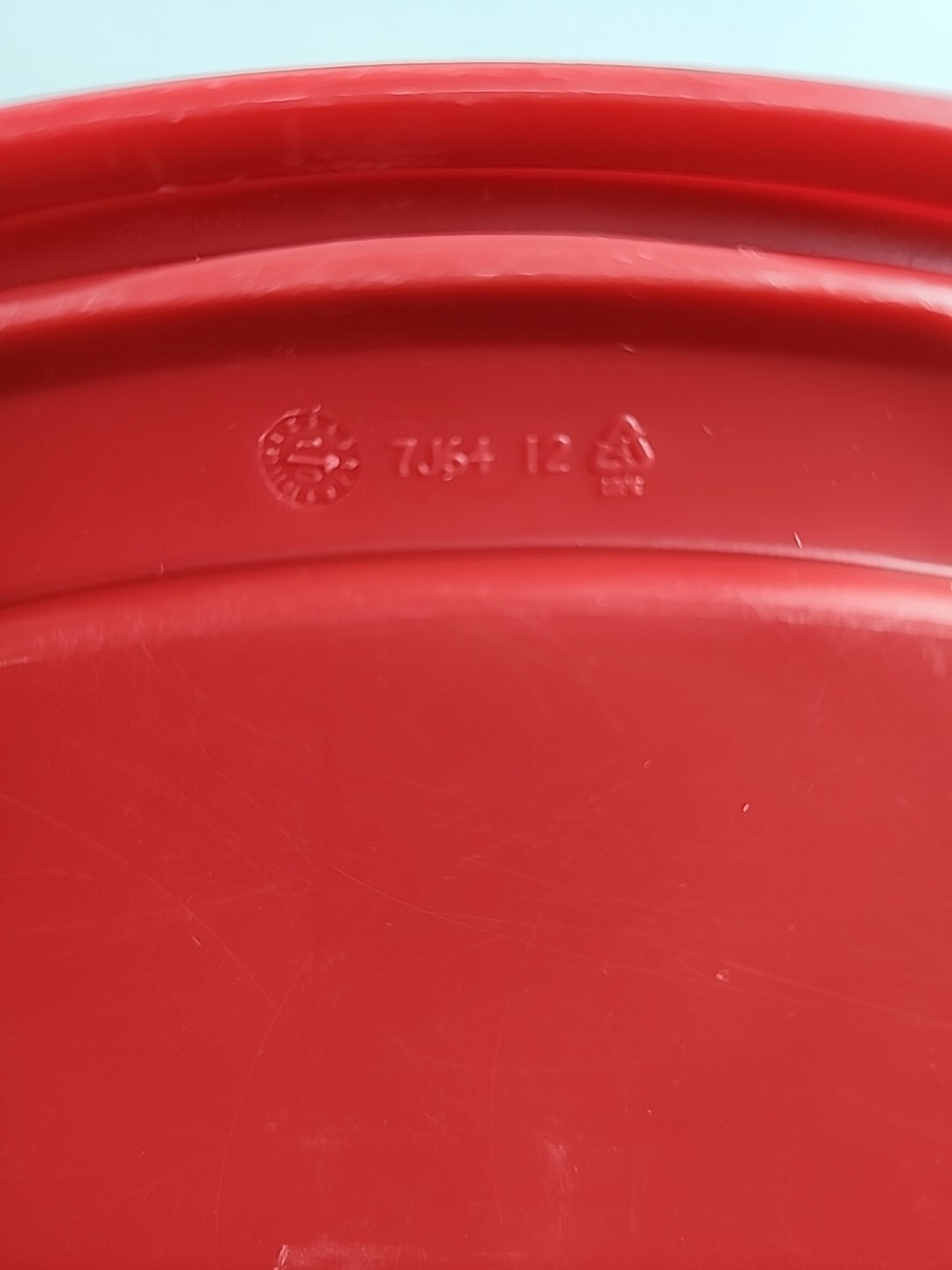 Rubbermaid Easy Find Replacement 7J64 Red Food Container Lid 6 1/2″