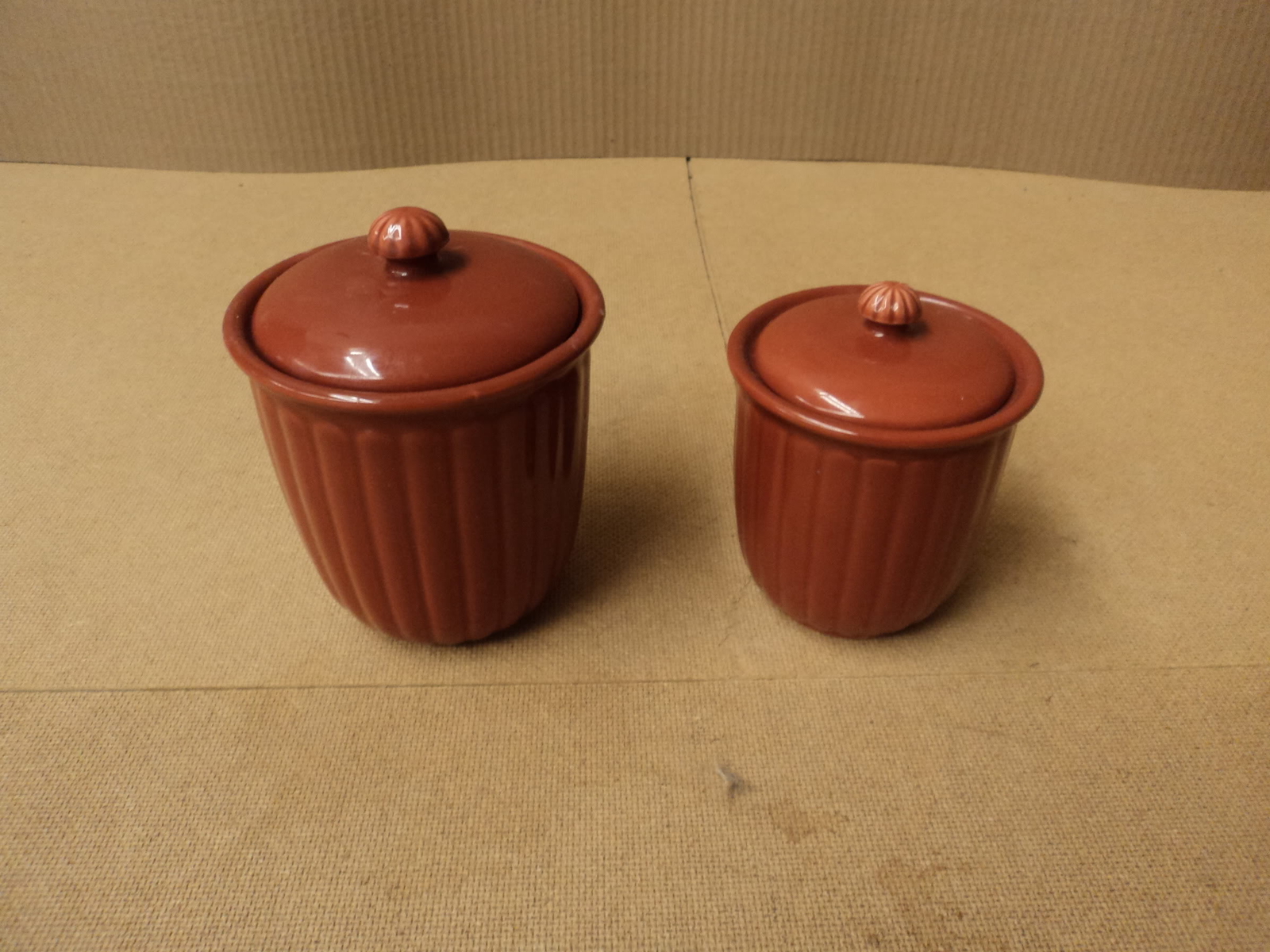 Linens and Things Food Containers (2 sizes) Fire Brick Red Lot Of 2 Ceramic