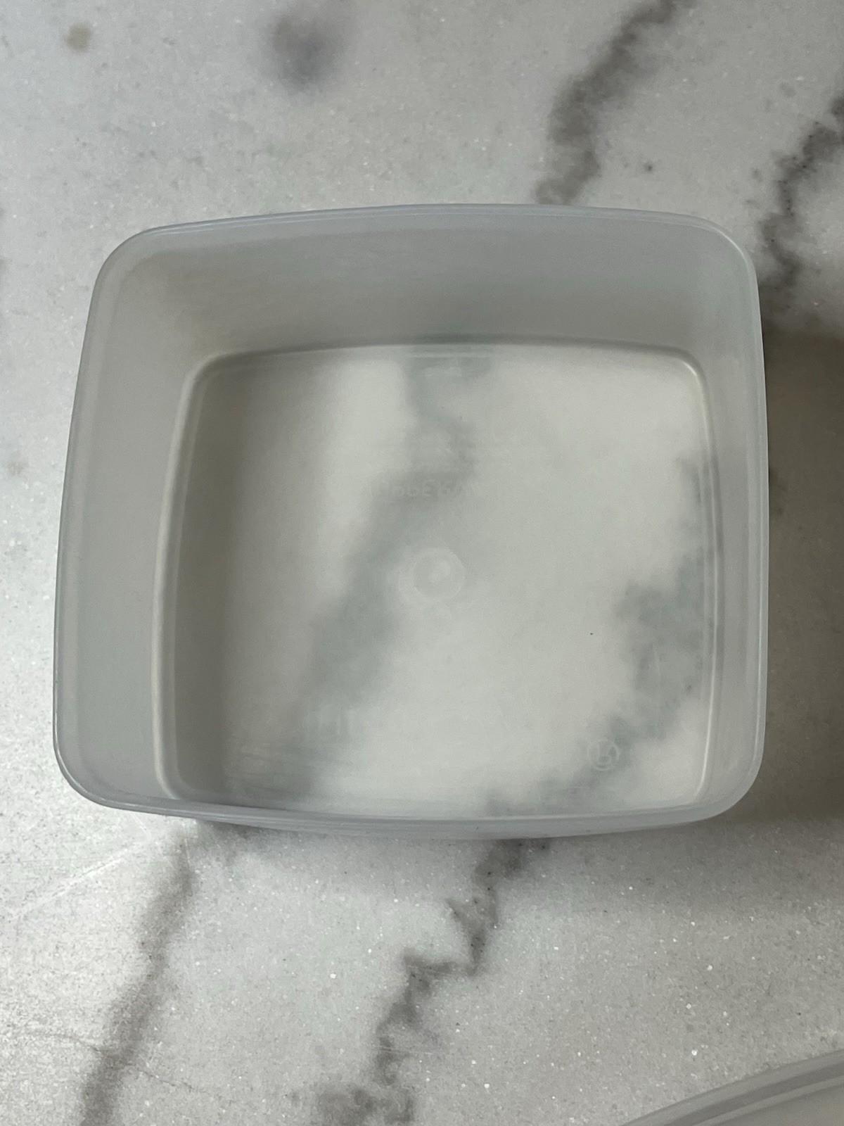 Tupperware sheer 30oz SQUARE ROUNDS CONTAINER 311-25 with Tupper Seal Lid 310-13