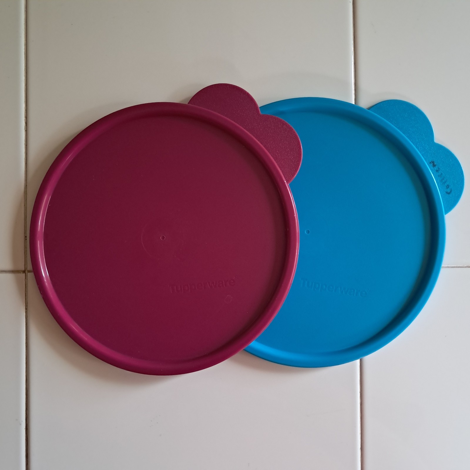 TUPPERWARE Lot Of 2 REPLACEMENT LIDs Butterfly pink, blue 3131B-4 Round