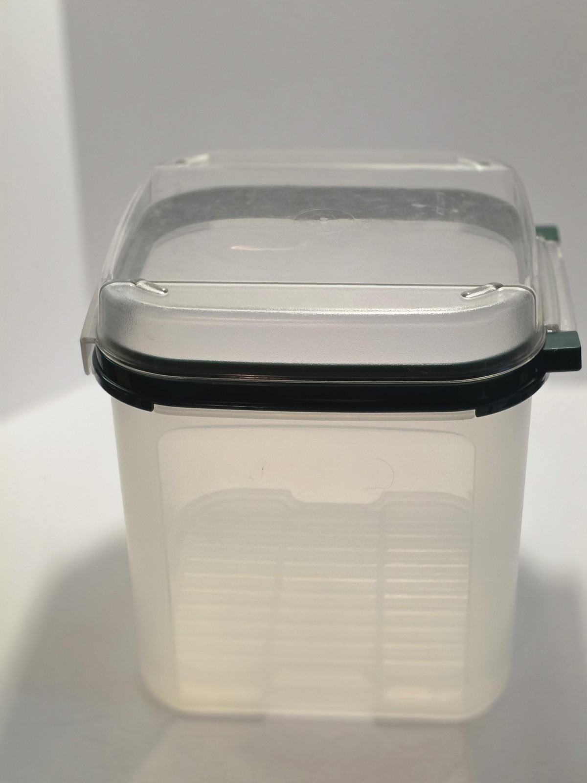 Tupperware Square Food Storage Canister 17 Cup 4 Liter Clear Lid Made in USA