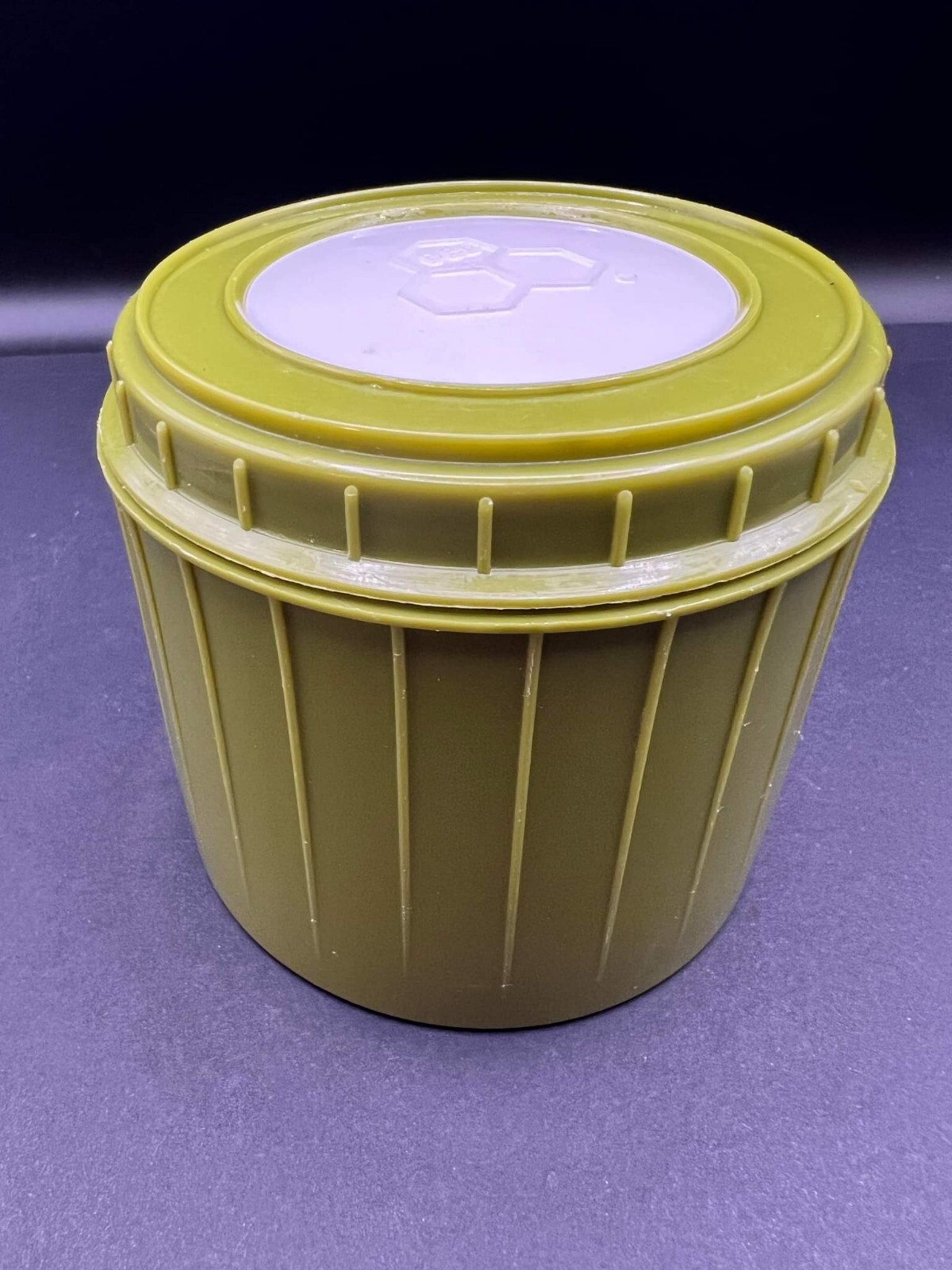Vtg 1 Cup Capacity Sealed Plastic Food Storage Container L530 Bee Plastics