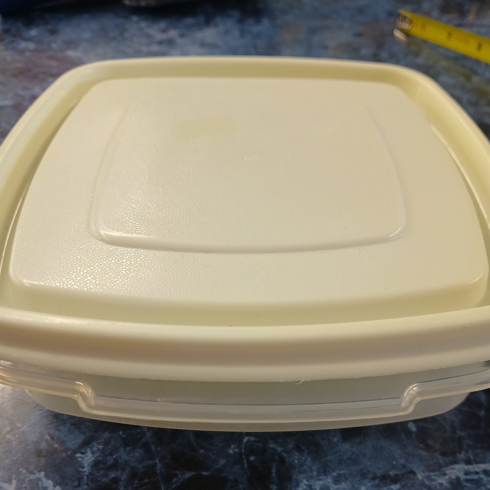 Vintage Rubbermaid Servin’ Saver Food Storage Container Almond Lid 2 Cups