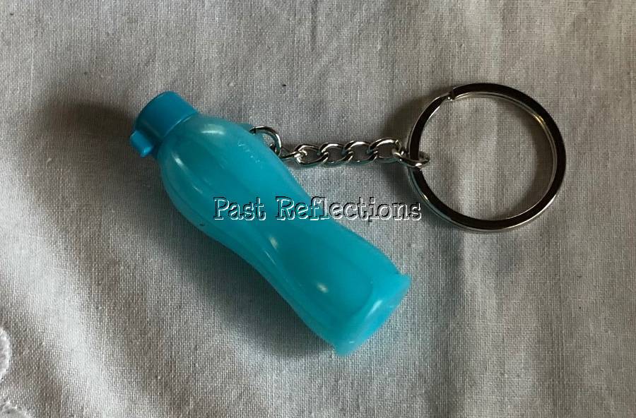 TUPPERWARE BLUE ECO DRINK BOTTLE KEYCHAIN KEYRING